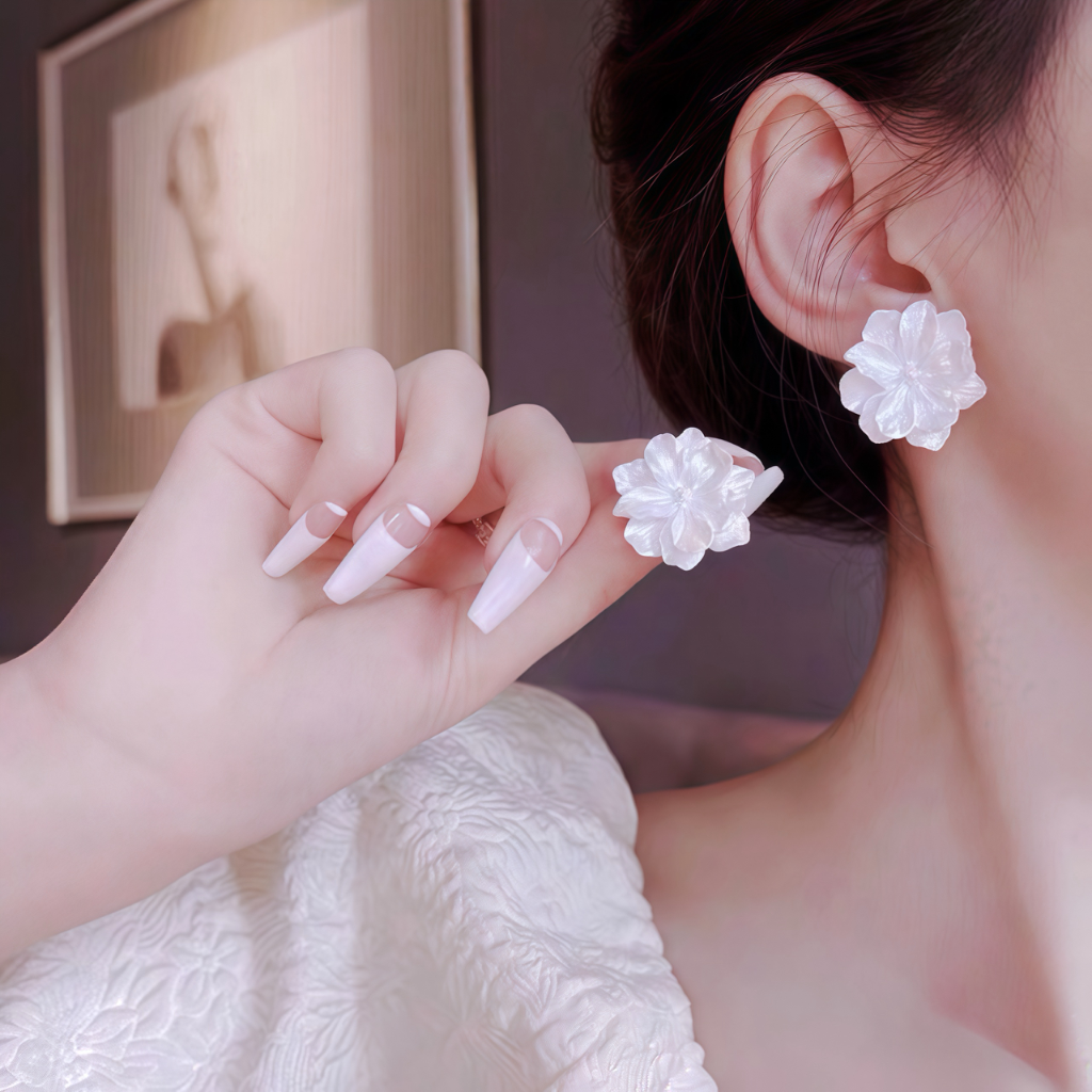 Korean White Flower Stud Earrings
