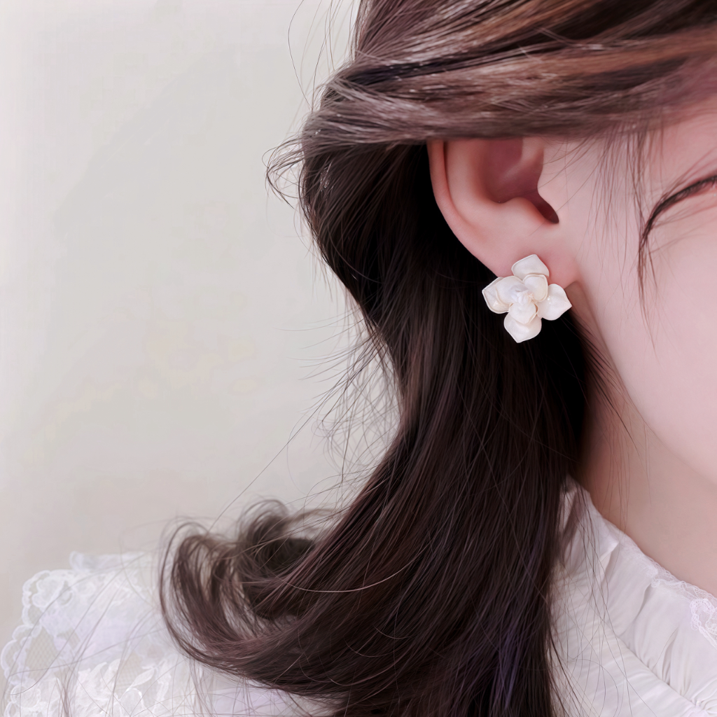 Elegant White Bloom Stud Earrings – Korean Floral Enamel Gold Trim