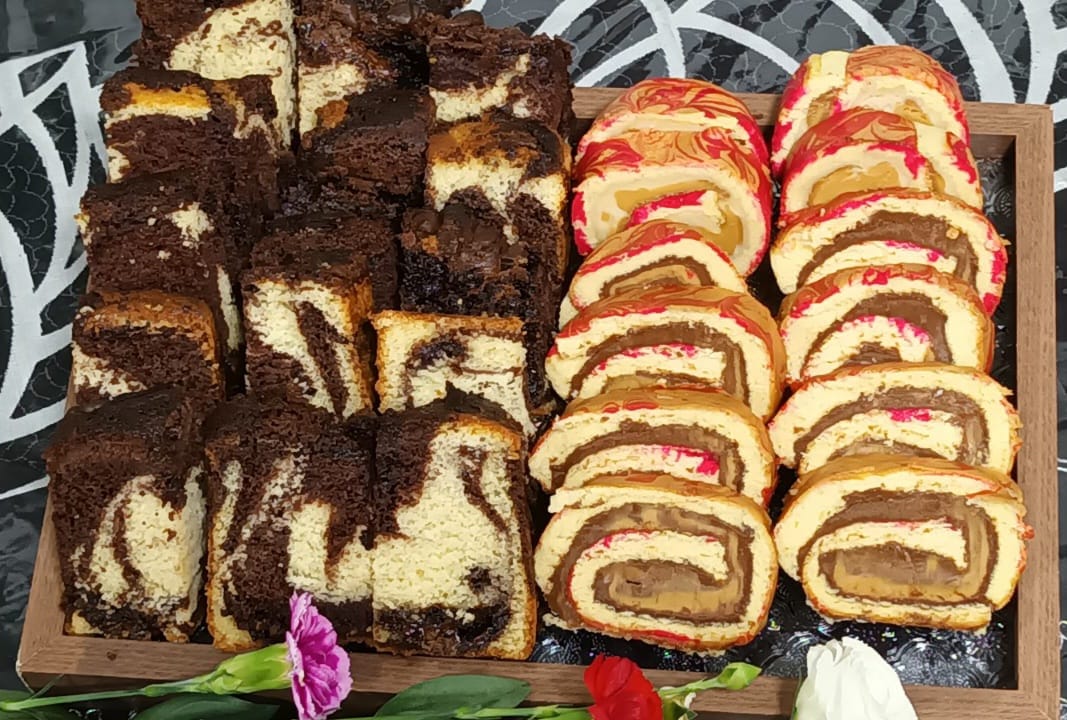 Marble cake and Roll cake combo