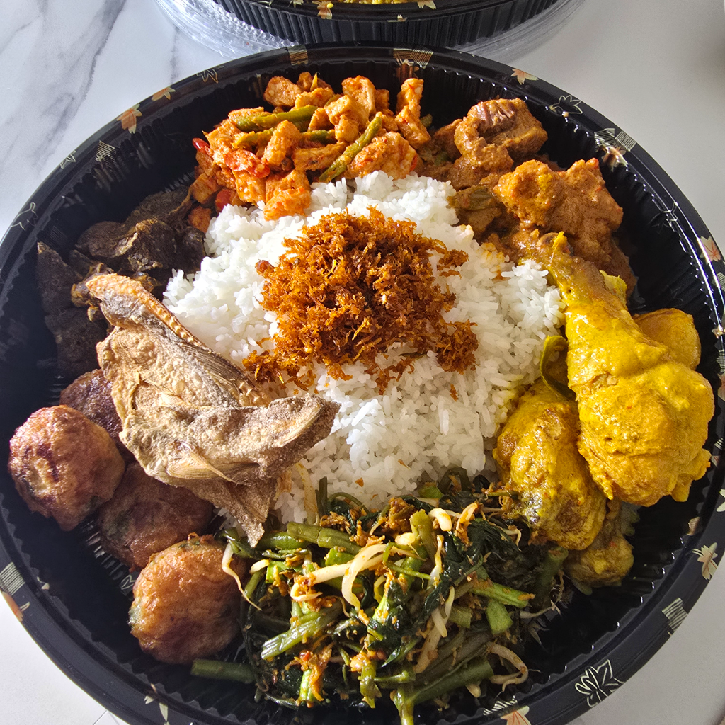 PRE-ORDER Nasi Ambeng Med 13" dulang for 3 pax
