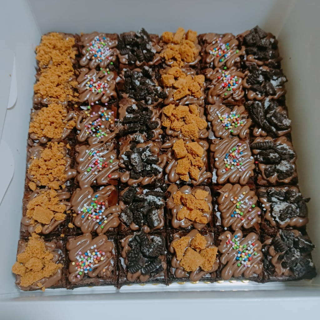 8" Trio Brownies